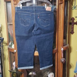 LADIES CROPPED LEVIS JEANS SZ 32 EUC